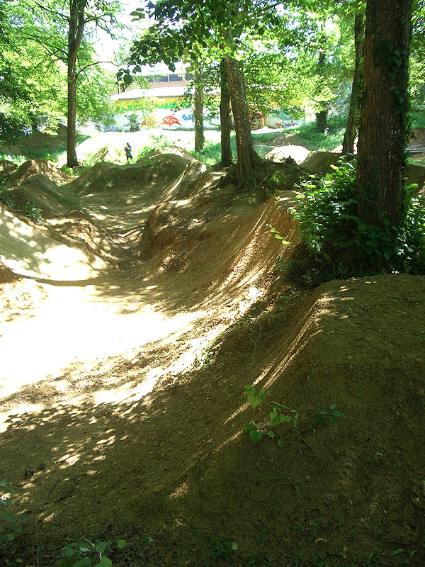 Nahuques Dirt Dirt Mont de Marsan Skate Spot 5/5