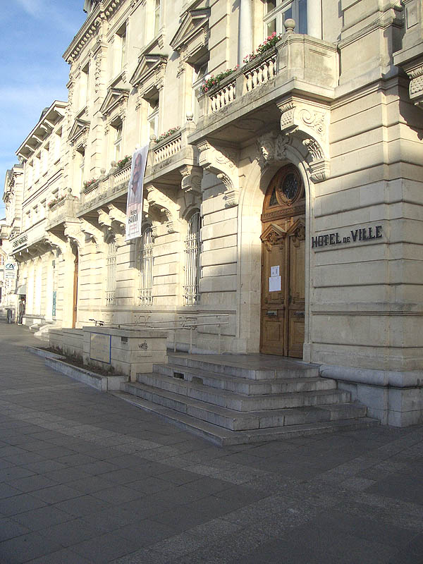 La Mairie Spot Street Mont de Marsan Skate Spot 4/5
