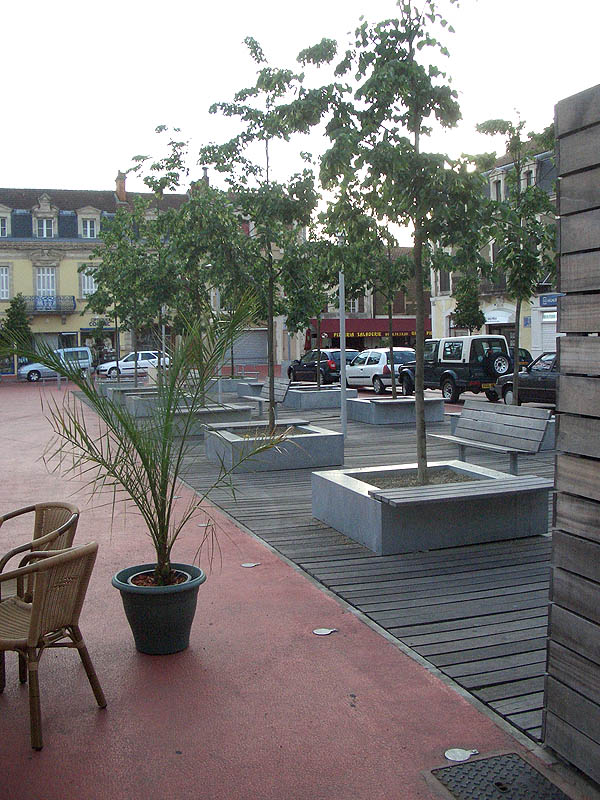 Red Place Spot Street Mont de Marsan Skate Spot 3/5