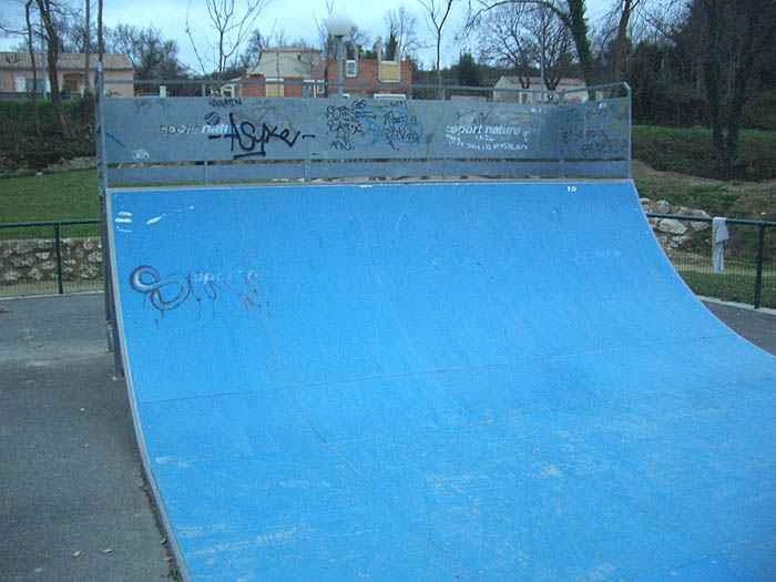 Maison des Assos Skatepark Montagnac Skate Spot 2/5