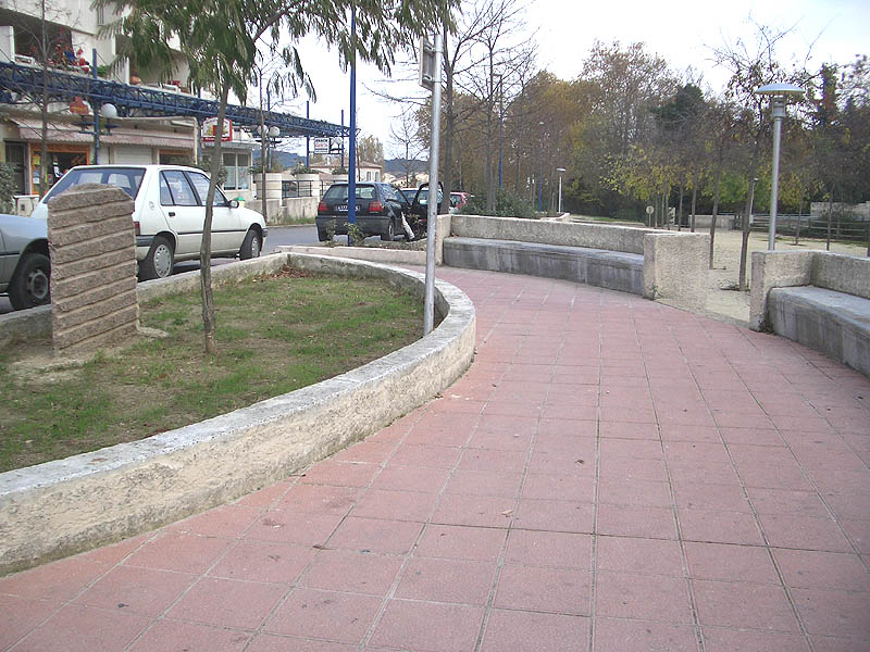 Esplanade Spot Street Montarnaud Skate Spot 1/5