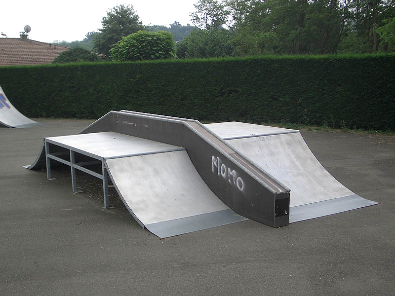 Parking Skatepark Nousse Skate Spot 1/5