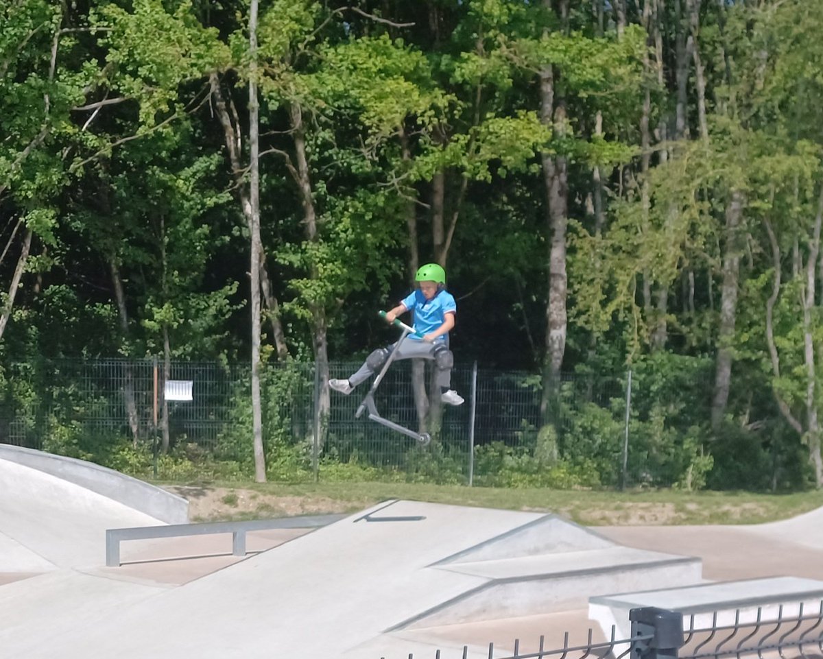 La Remise Skatepark Voisins le Bretonneux Skate Spot 3/5