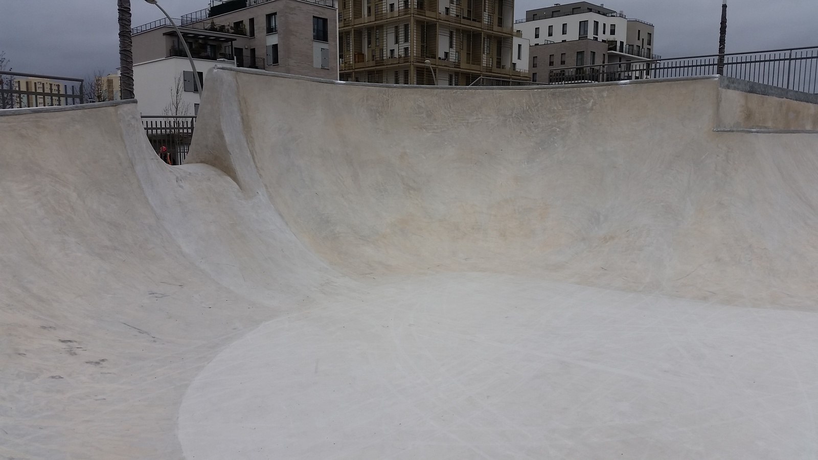 Hoche Bowl Nanterre Skate Spot 5/5