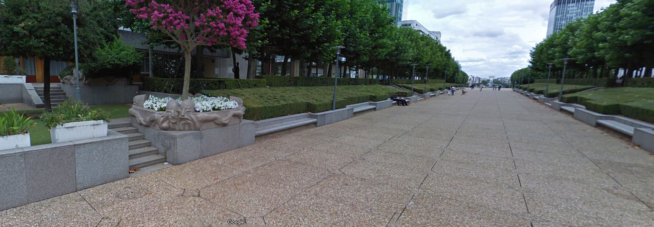La Place basse Spot Street Puteaux Skate Spot 3/5