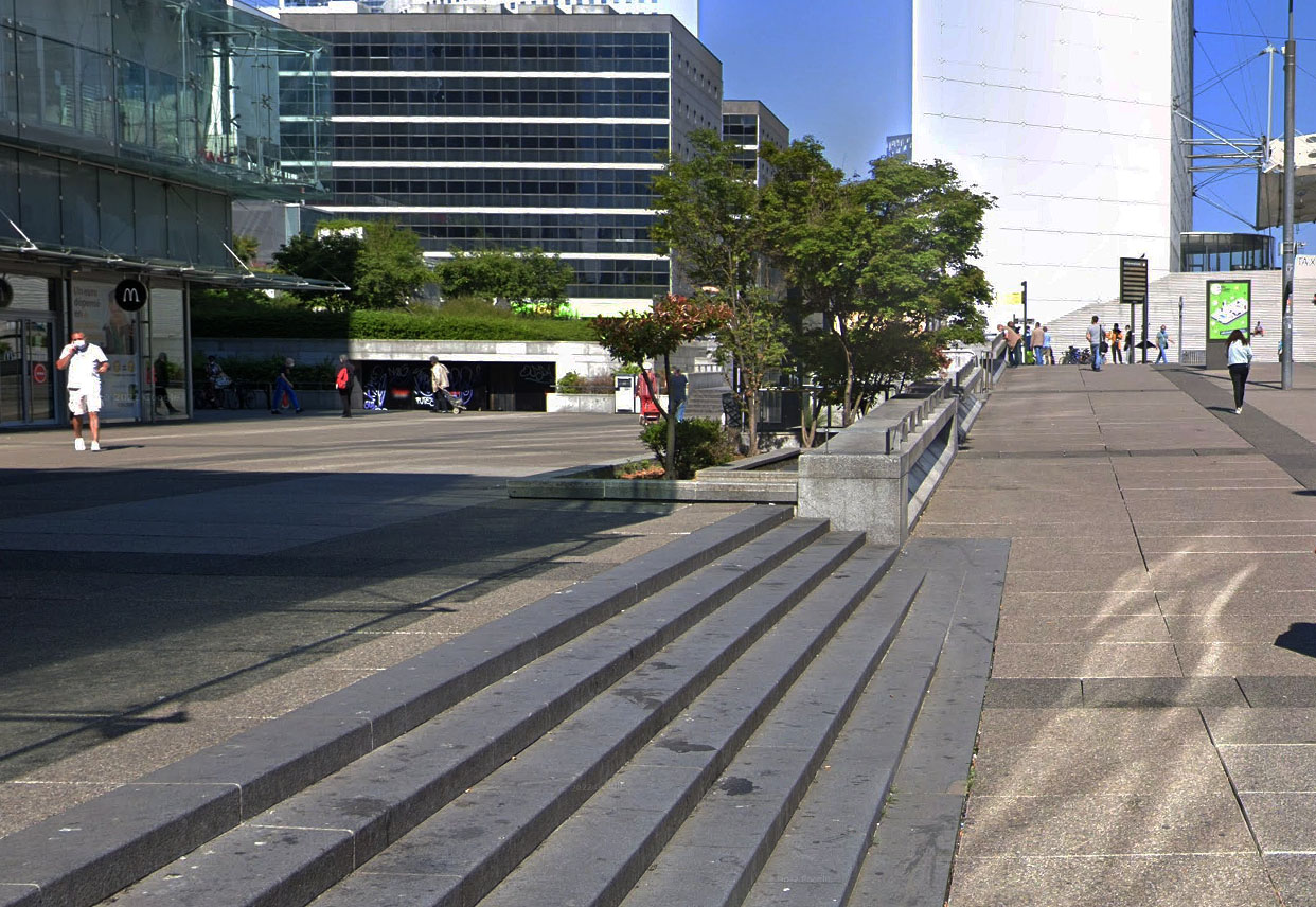 Passage de l' Arche Spot Street Puteaux Skate Spot 2/5
