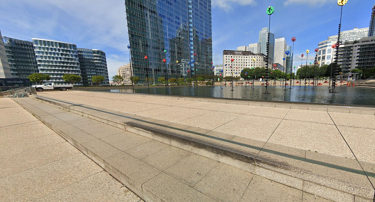 Bassin Takis Plaza Courbevoie Skate Spot 3/5