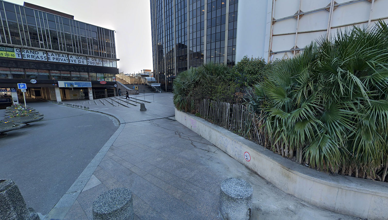 Montparnasse Gare Spot Street Paris Skate Spot 3/5