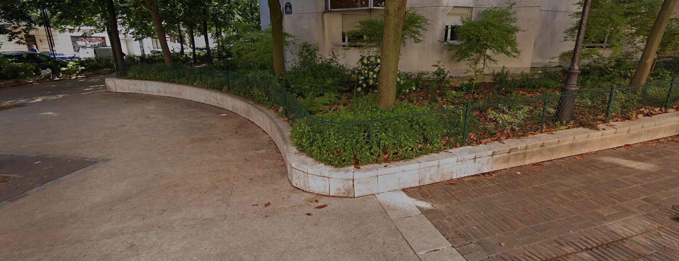 Laurencin Street Spot Street Paris Skate Spot 3/5
