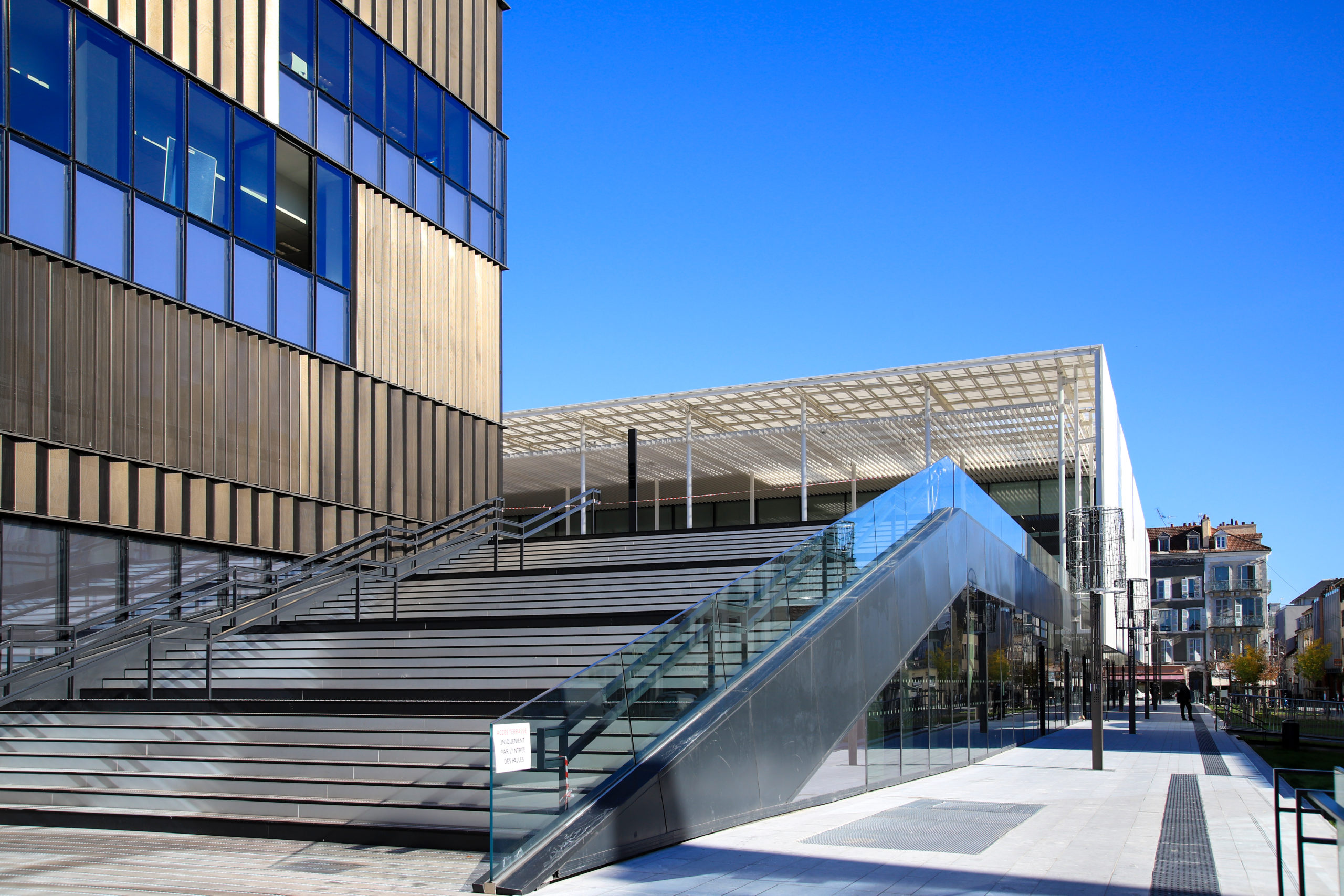 Les Halles Plaza Pau Skate Spot 4/5