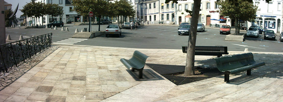 Église Plaza Quimperlé Skate Spot 3/5