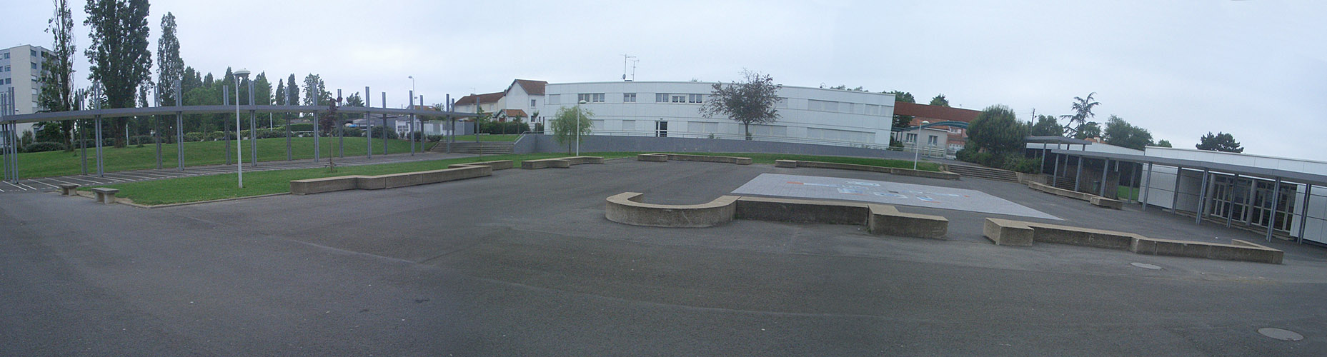 Collège Petite Lande Plaza Rezé Skate Spot 4/5