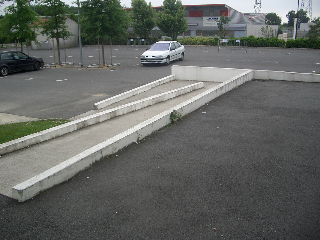 Gymnase Dugast Spot Street Rezé Skate Spot 3/5