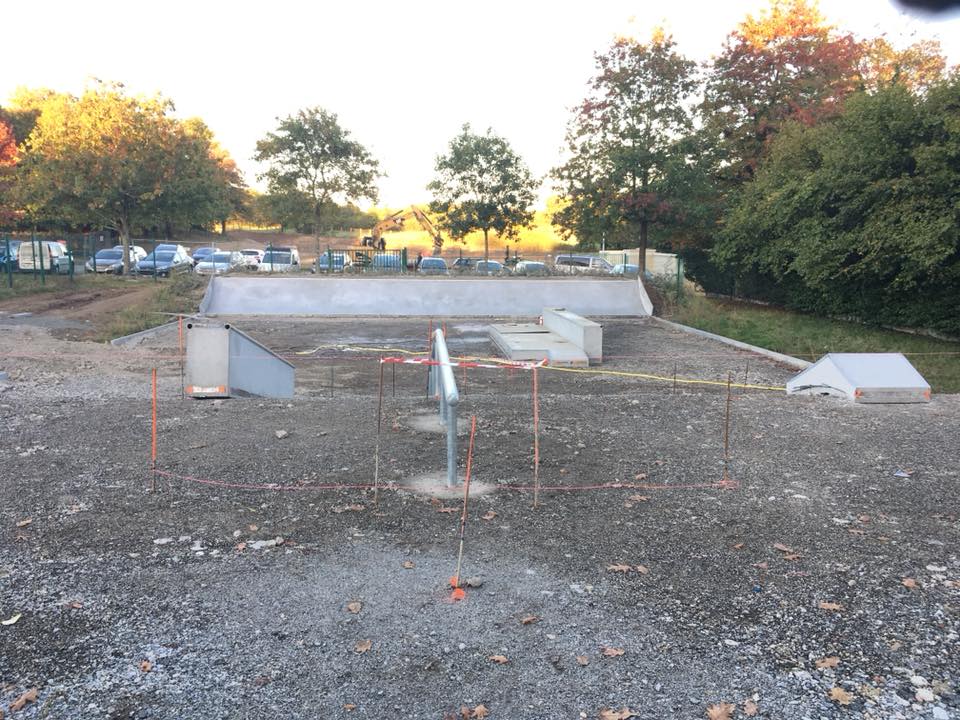 Stade Ménélec Skatepark Savenay Skate Spot 2/5