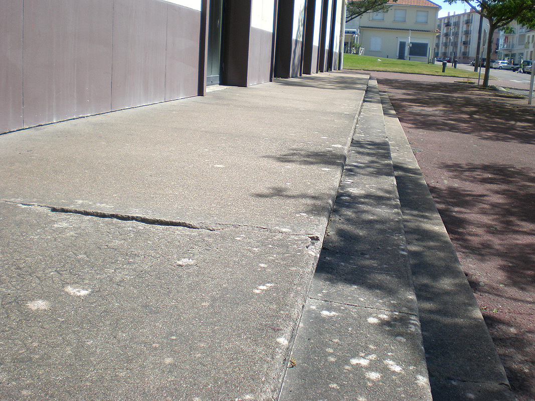 Hôtel de Ville Spot Street Saint Brevin les Pins Skate Spot 2/5