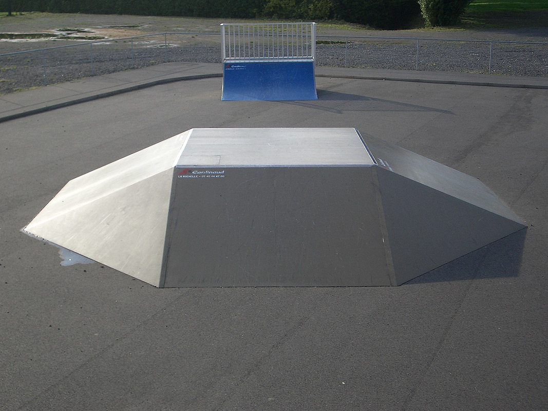 Centre Socioculturel Skatepark Saint Julien de Concelles Skate Spot 2/5