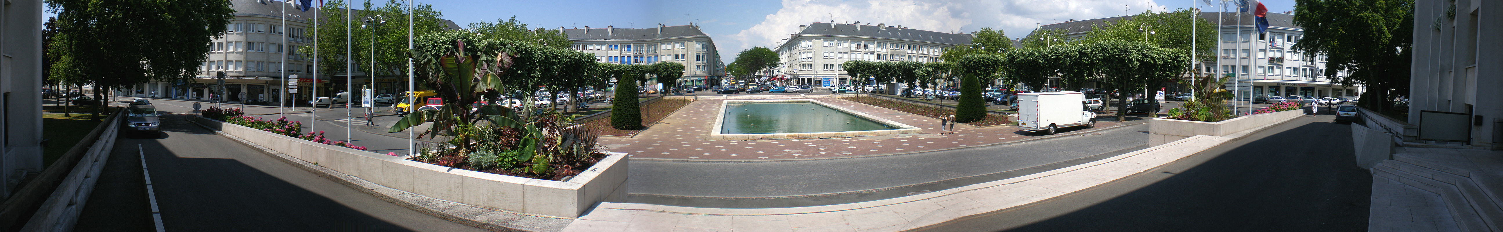 Hôtel de ville Plaza Saint Nazaire Skate Spot 4/5