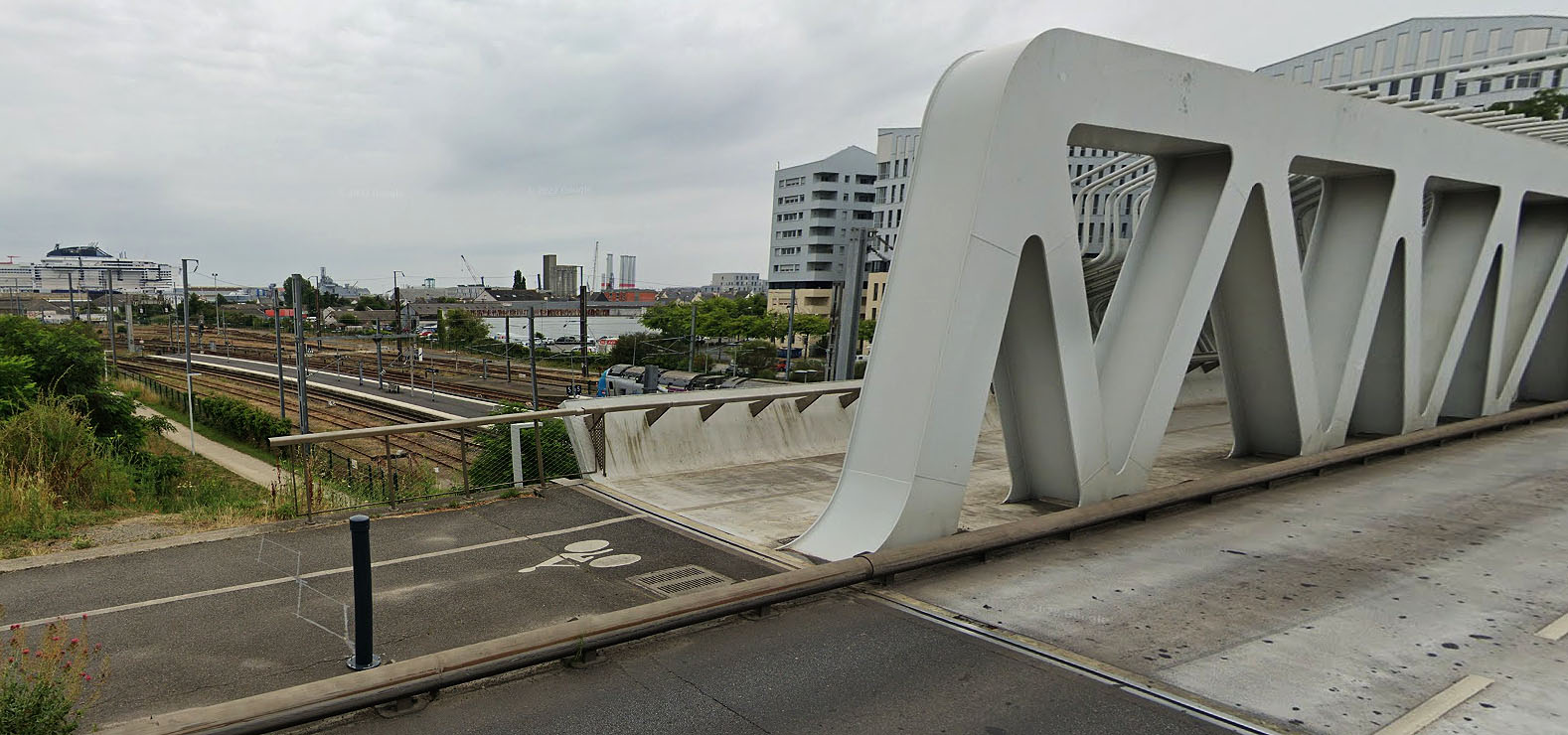 Gare Le Pont Spot Street Saint Nazaire Skate Spot 2/5