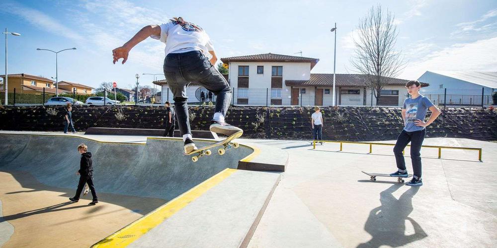St Pierre du Mont Skatepark Saint Pierre du Mont Skate Spot 4/5