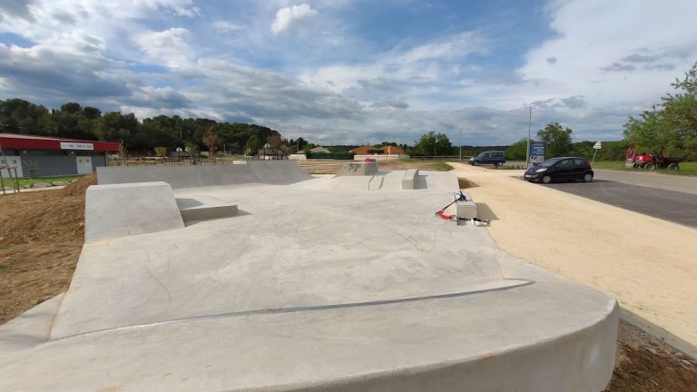 Camp de Liouse Skatepark Teyran Skate Spot 3/5