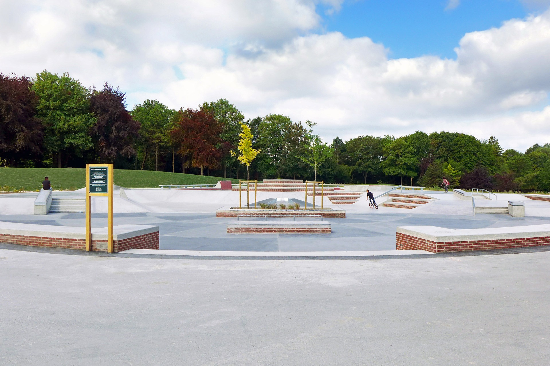 Parc Léo Lagrange Skatepark Reims Skate Spot 5/5