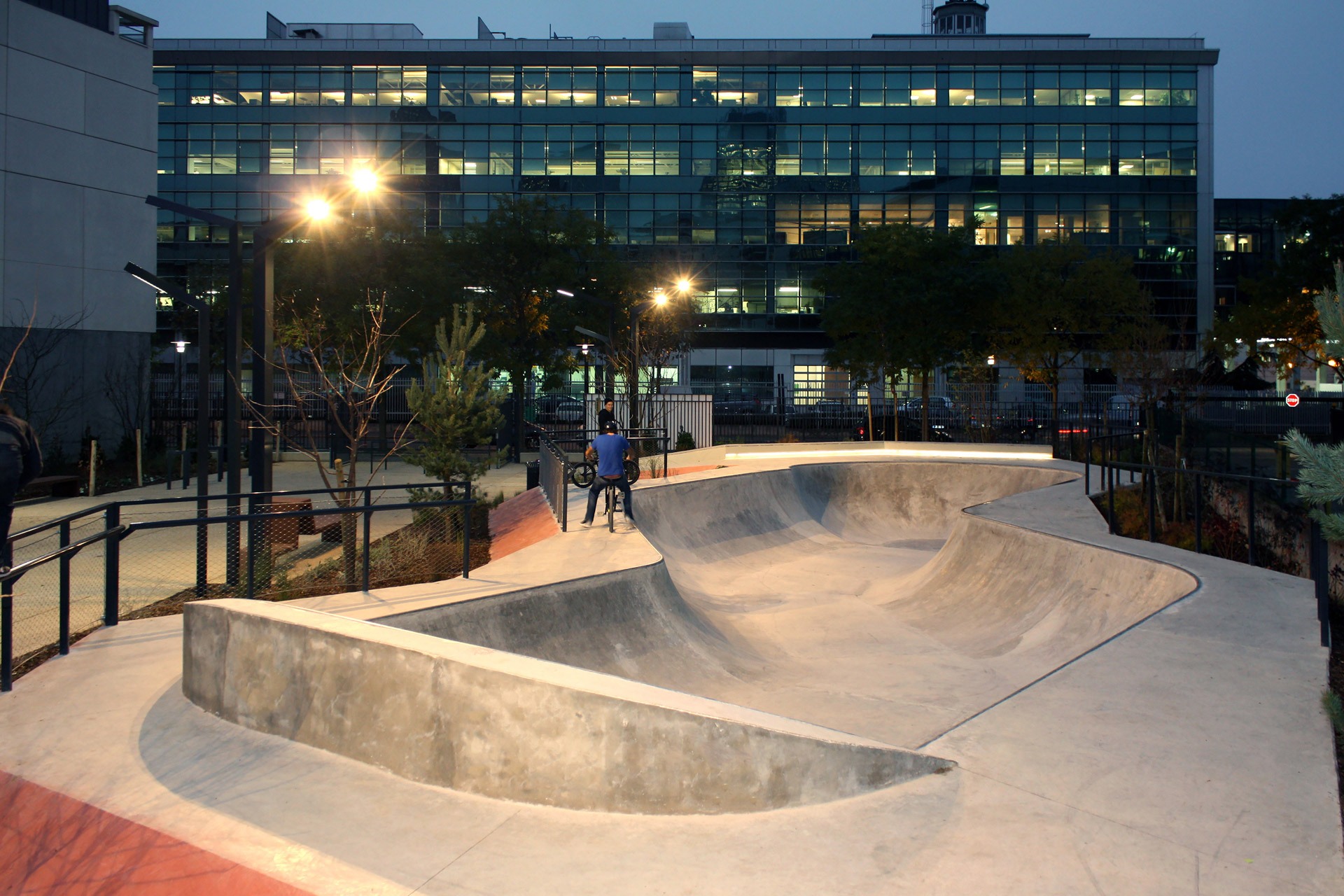 Jardin Des Fauvelles Skatepark Courbevoie Skate Spot 4/5