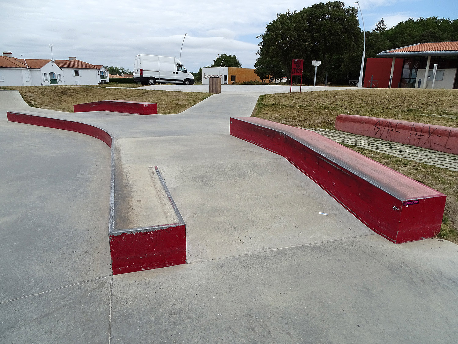 Médiathèque Rimbaud Skatepark Les Sables d' Olonne Skate Spot 4/5