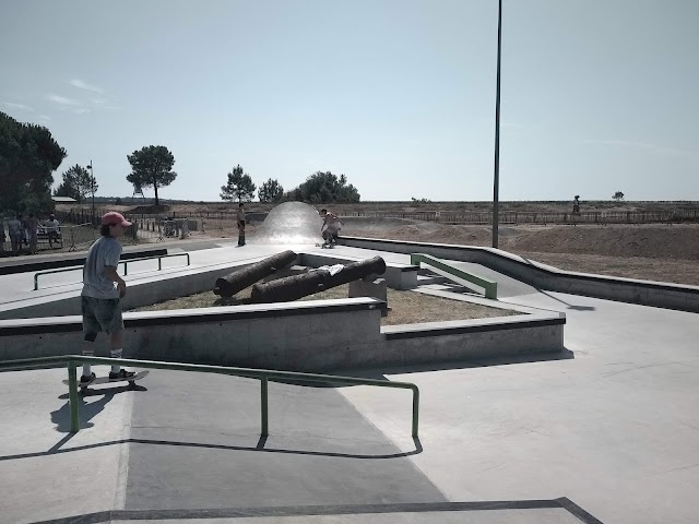 Plan d' Eau Skatepark La Tranche sur Mer Skate Spot 4/5