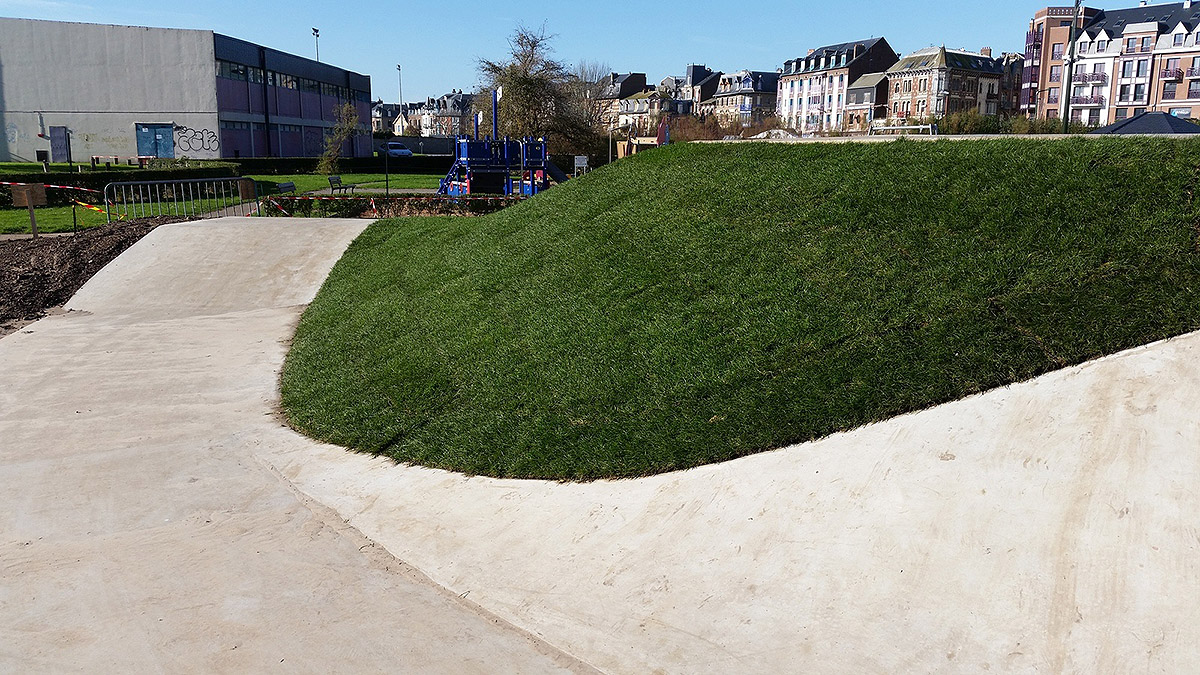 Square du Souvenir Skatepark Mers les Bains Skate Spot 5/5