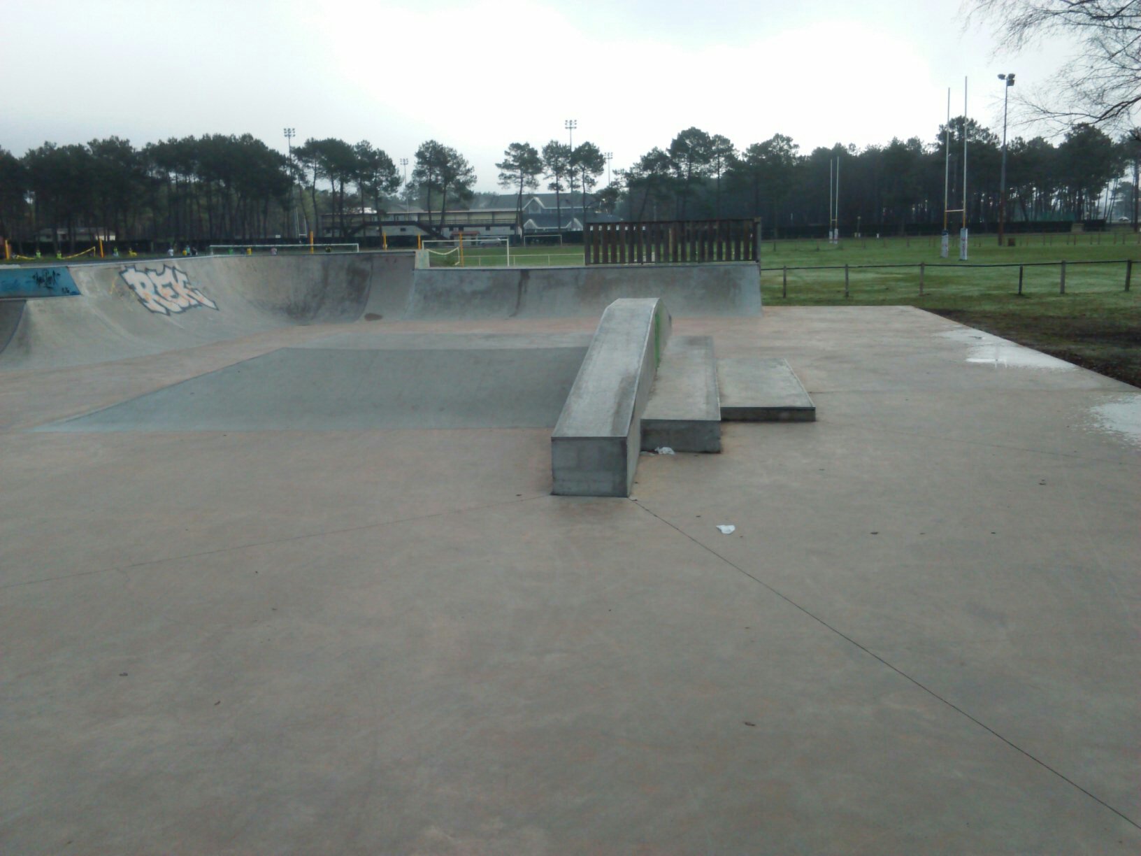 Plaine des Sports Moga Skatepark La Teste de Buch Skate Spot 3/5