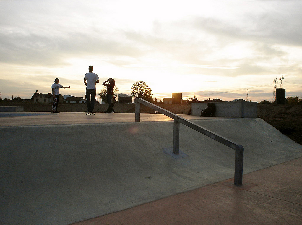 Carré De Soie Bowl Vaulx en Velin Skate Spot 4/5