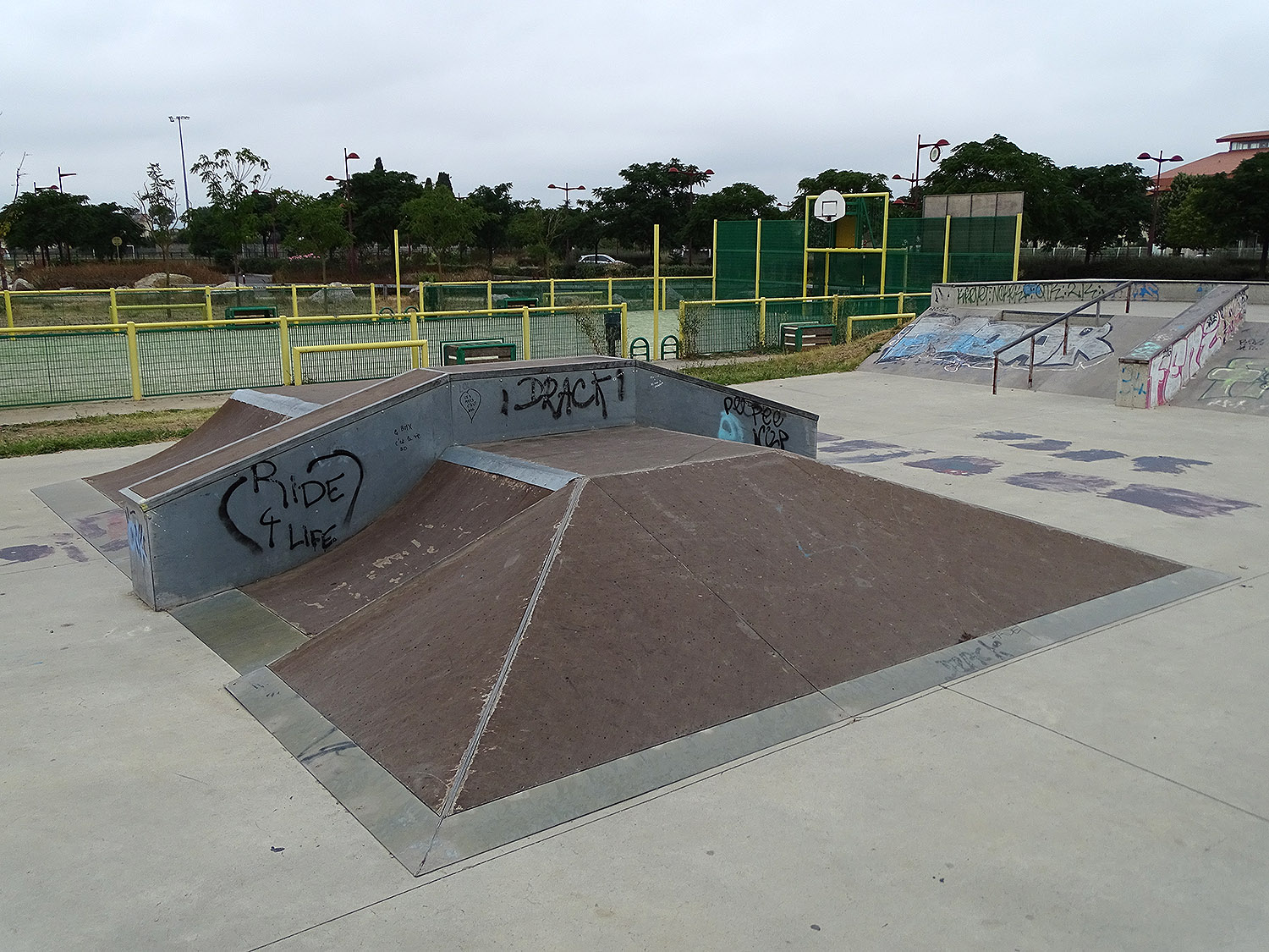 Fabrègues Skatepark Fabrègues Skate Spot 3/5