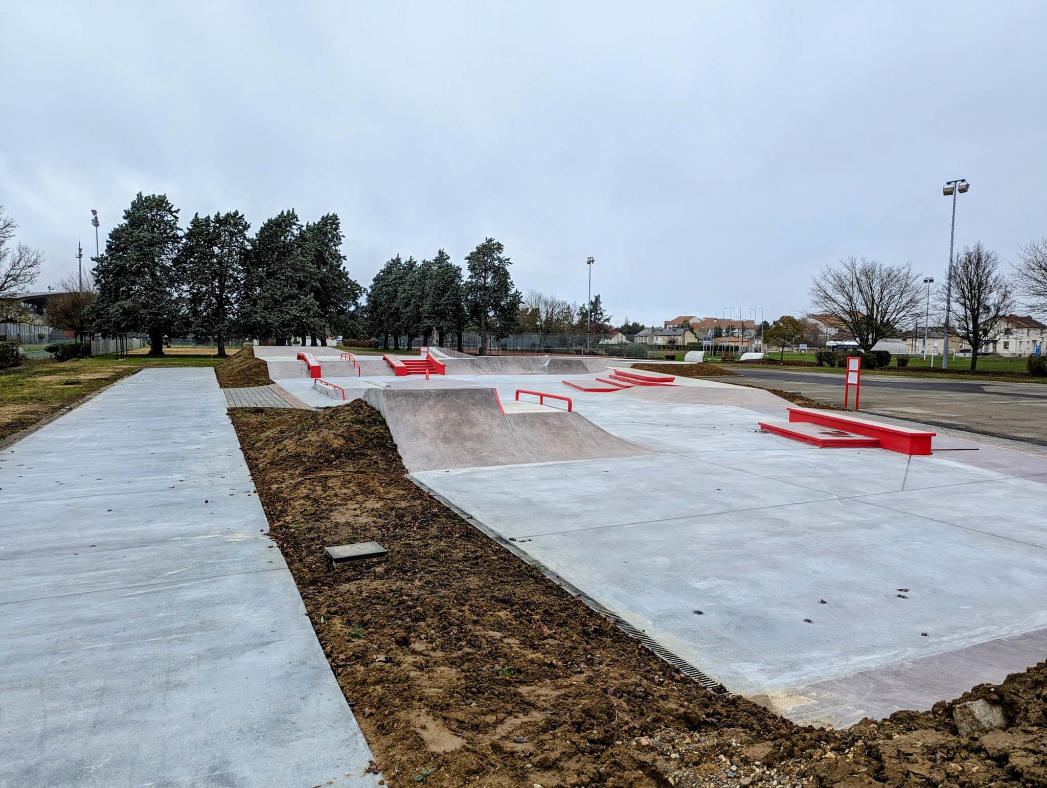 Rébeilleau Skatepark Poitiers Skate Spot 3/5