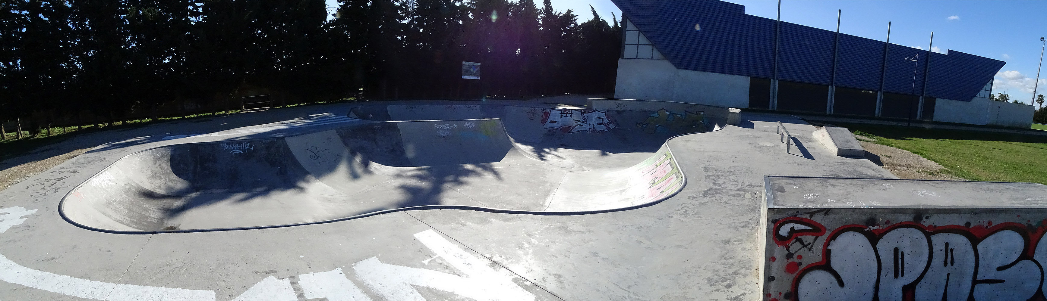 Halle Des Sports Bowl Torreilles Skate Spot 3/5