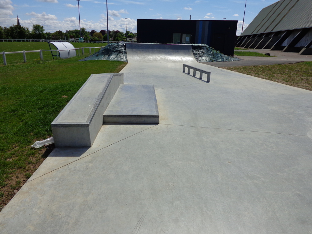 Gymnase Lorier Skatepark Thue et Mue Skate Spot 2/5