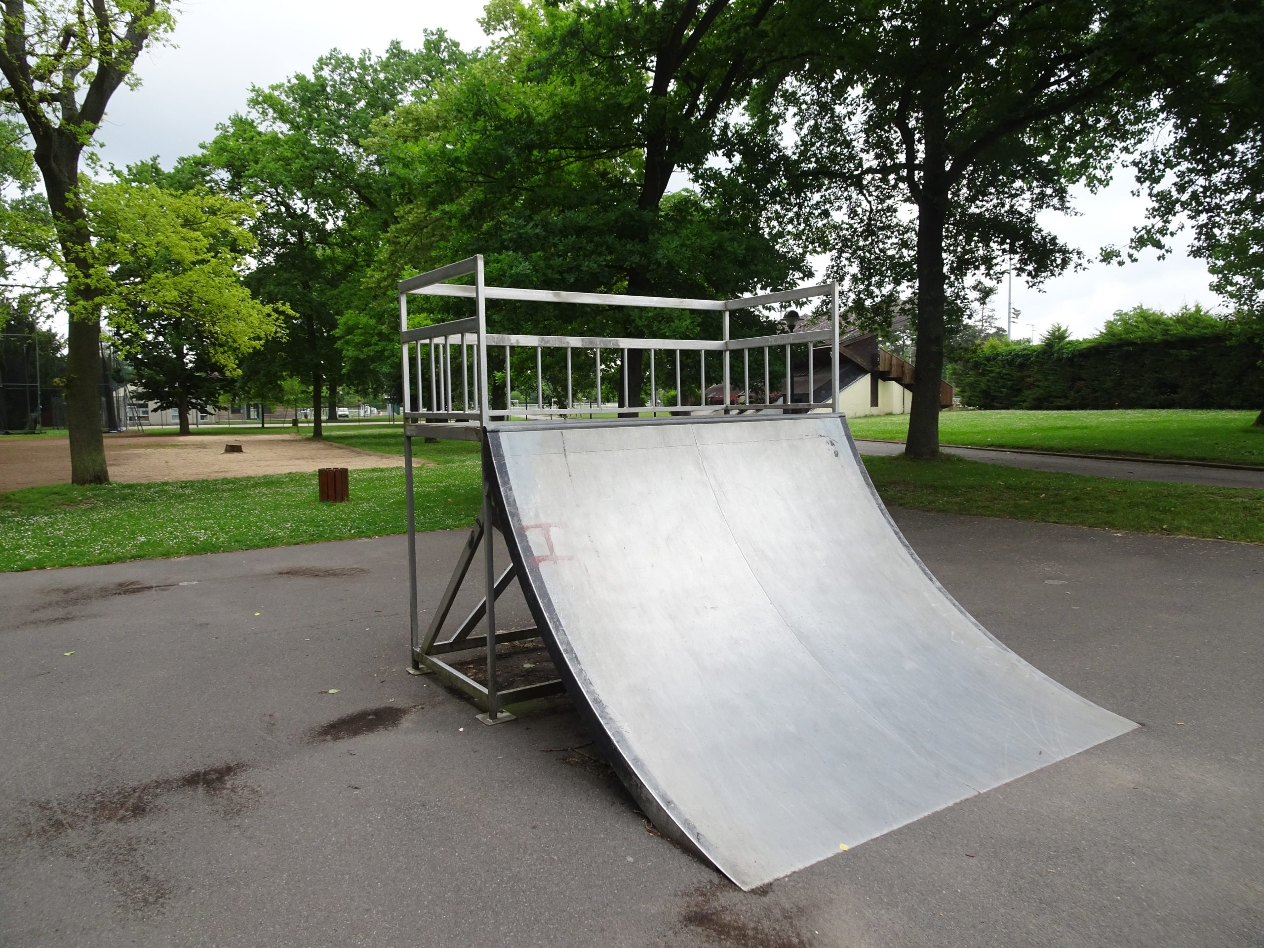 Stade Grante Skatepark L' Isle Adam Skate Spot 2/5