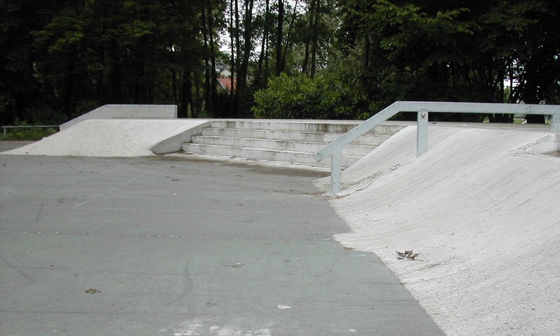 Parc Saint Pierre Do It Yourself Amiens Skate Spot 3/5