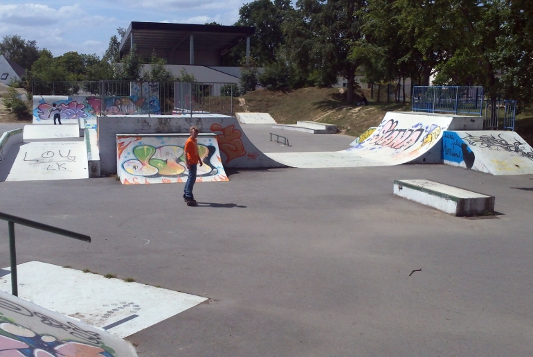 Collège Les Rochers Skatepark Vitré Skate Spot 2/5
