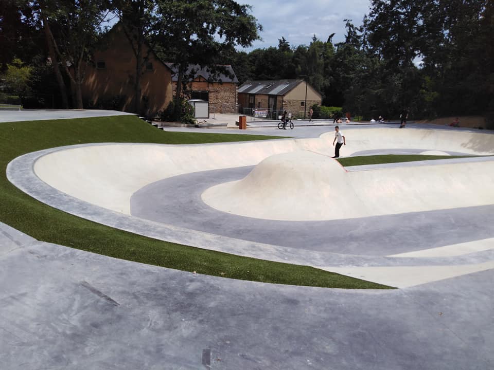 Longs Champs Bowl Rennes Skate Spot 4/5