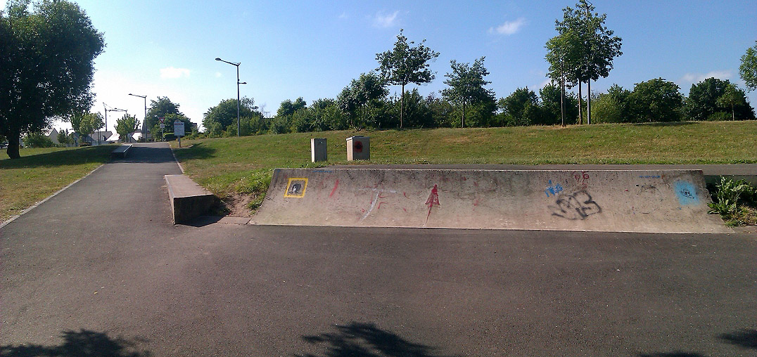 Écouflant Skatepark Écouflant Skate Spot 2/5
