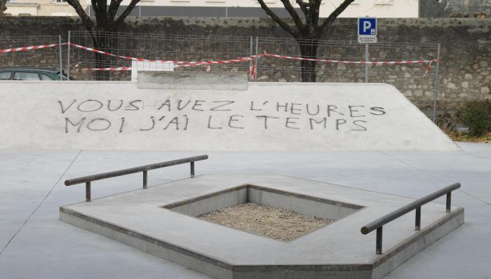 Place Michel Moser Spot Street Blois Skate Spot 3/5