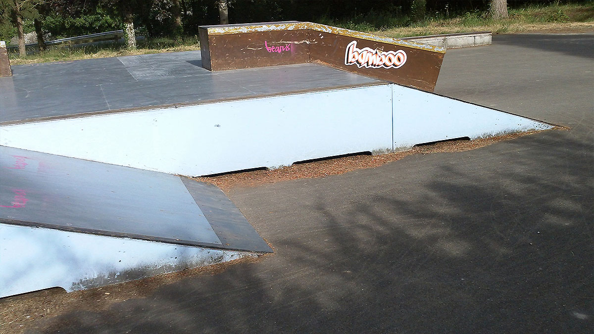 Le Pont Skatepark Javron les Chapelles Skate Spot 3/5