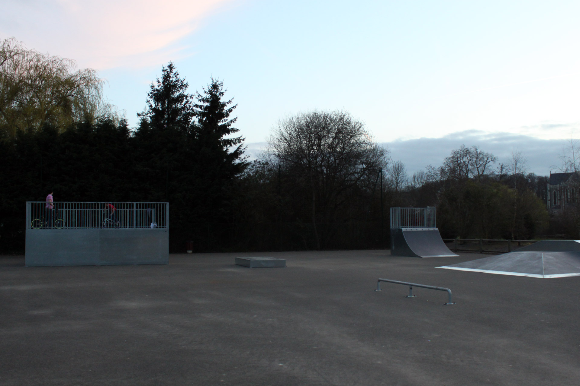 Plan d' Eau Skatepark Changé Skate Spot 2/5