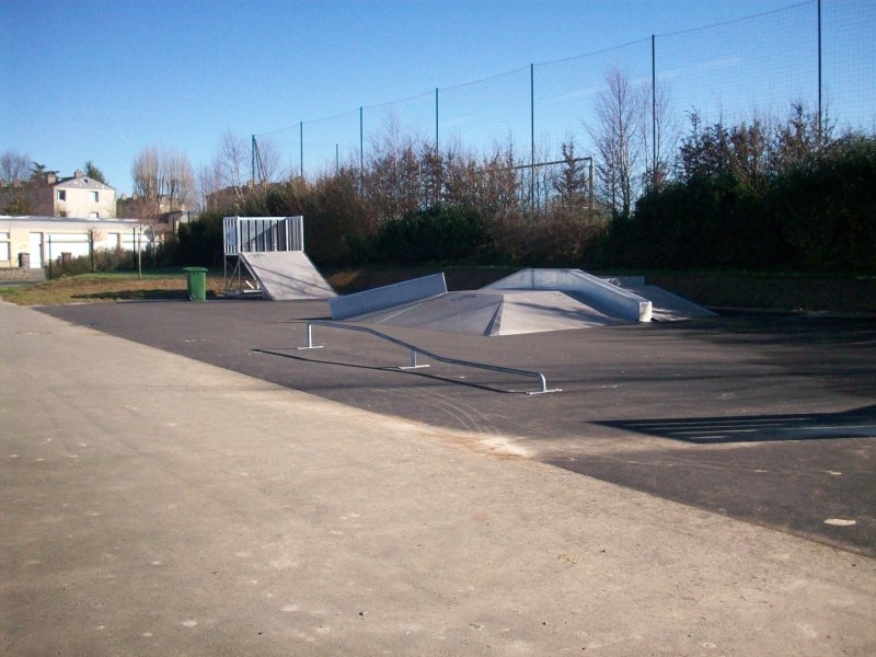 Le Chateau d' Eau Skatepark Ambrières les Vallées Skate Spot 2/5