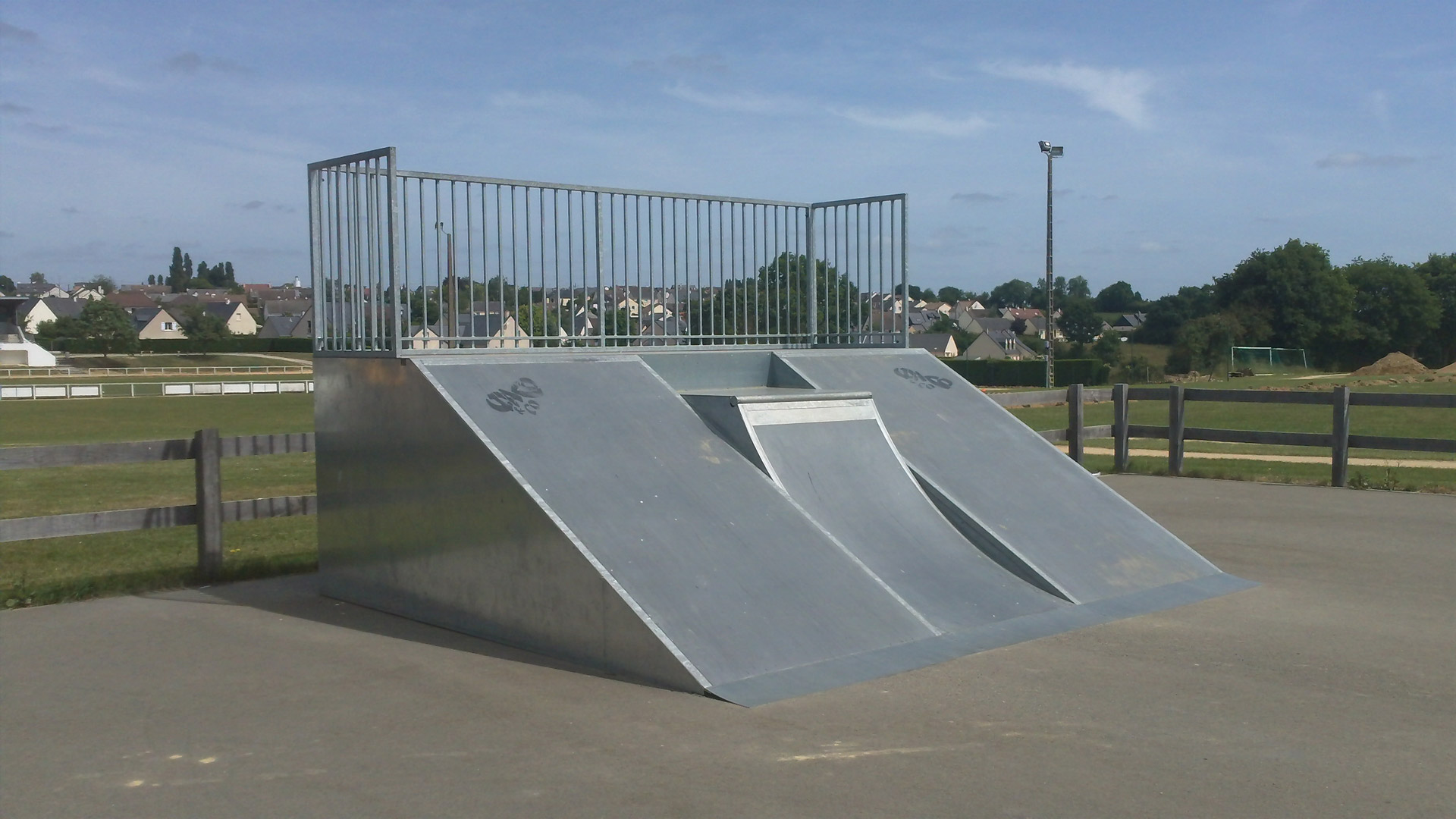 City Stade Skatepark Louverné Skate Spot 2/5