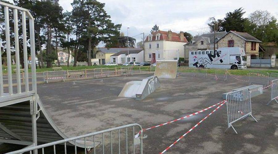 Bikini Skatepark Le Pellerin Skate Spot 2/5