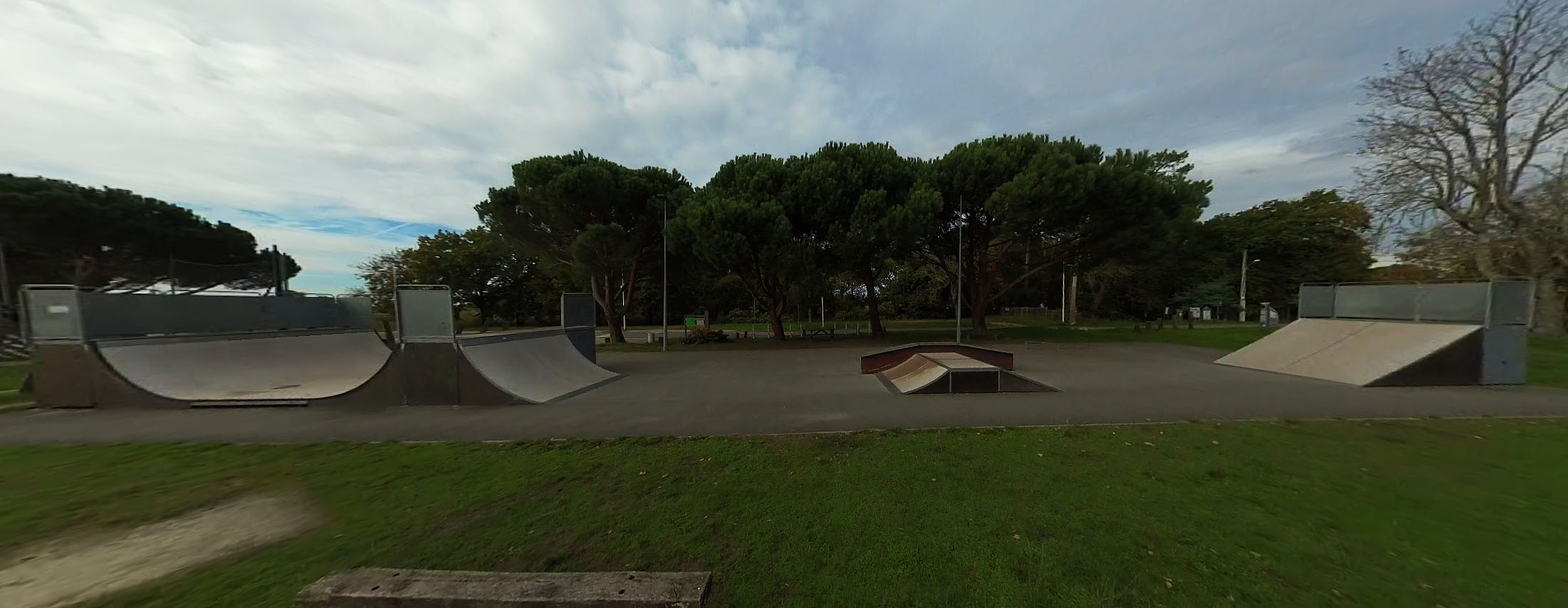 Le Port Skatepark Audenge Skate Spot 2/5