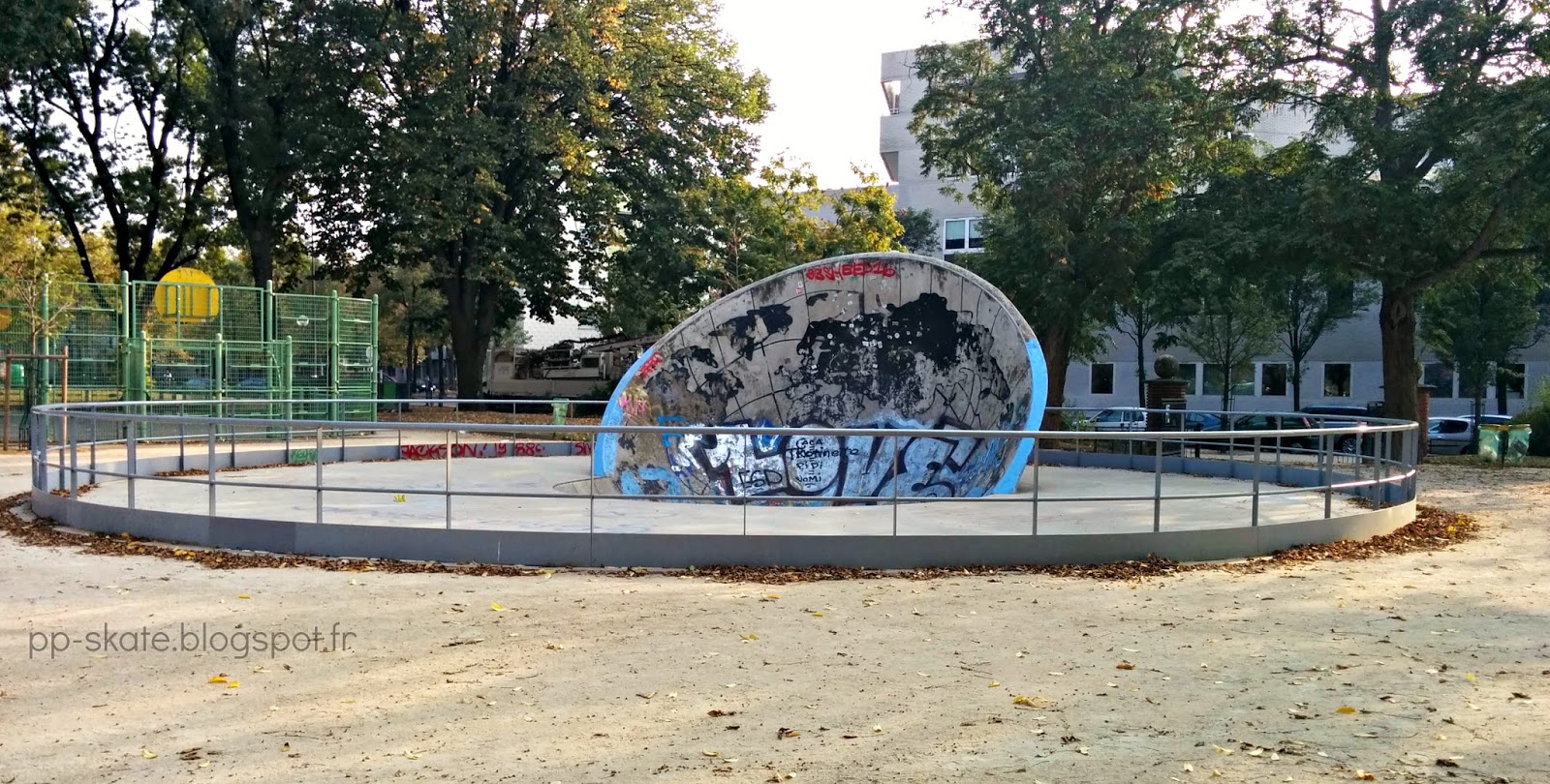 Square Robert Bajac Bowl Paris Skate Spot 4/5