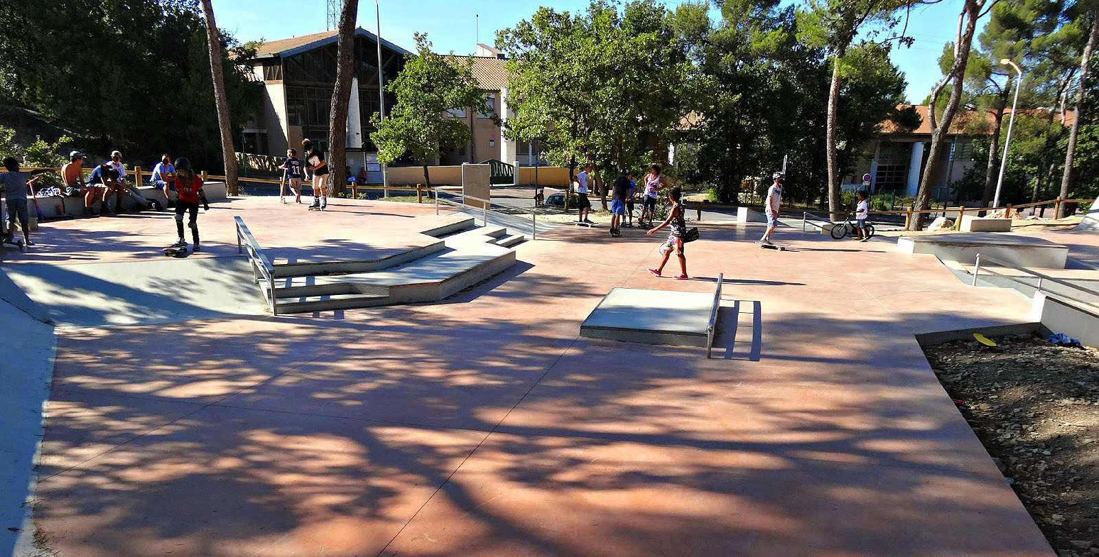 Collège d' Aurumy Skatepark Fuveau Skate Spot 4/5