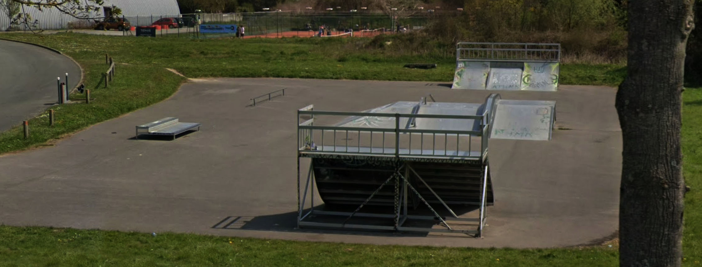 Dourdan Skatepark Dourdan Skate Spot 2/5